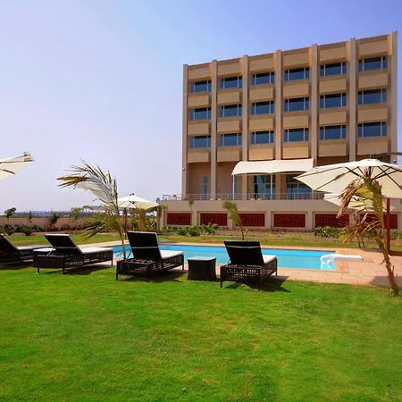 รีเจนตา เซ็นทรัล เฮสเชีย ดาเฮช Hotel Dahej ภายนอก รูปภาพ