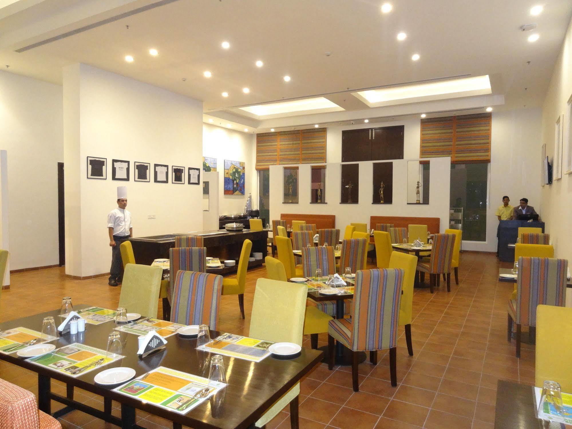 รีเจนตา เซ็นทรัล เฮสเชีย ดาเฮช Hotel Dahej ภายนอก รูปภาพ